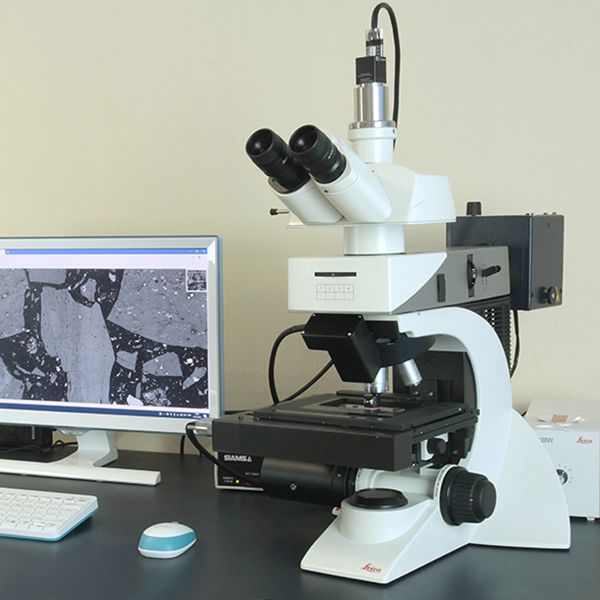 Моторизованный микроскоп Leica DM2700
